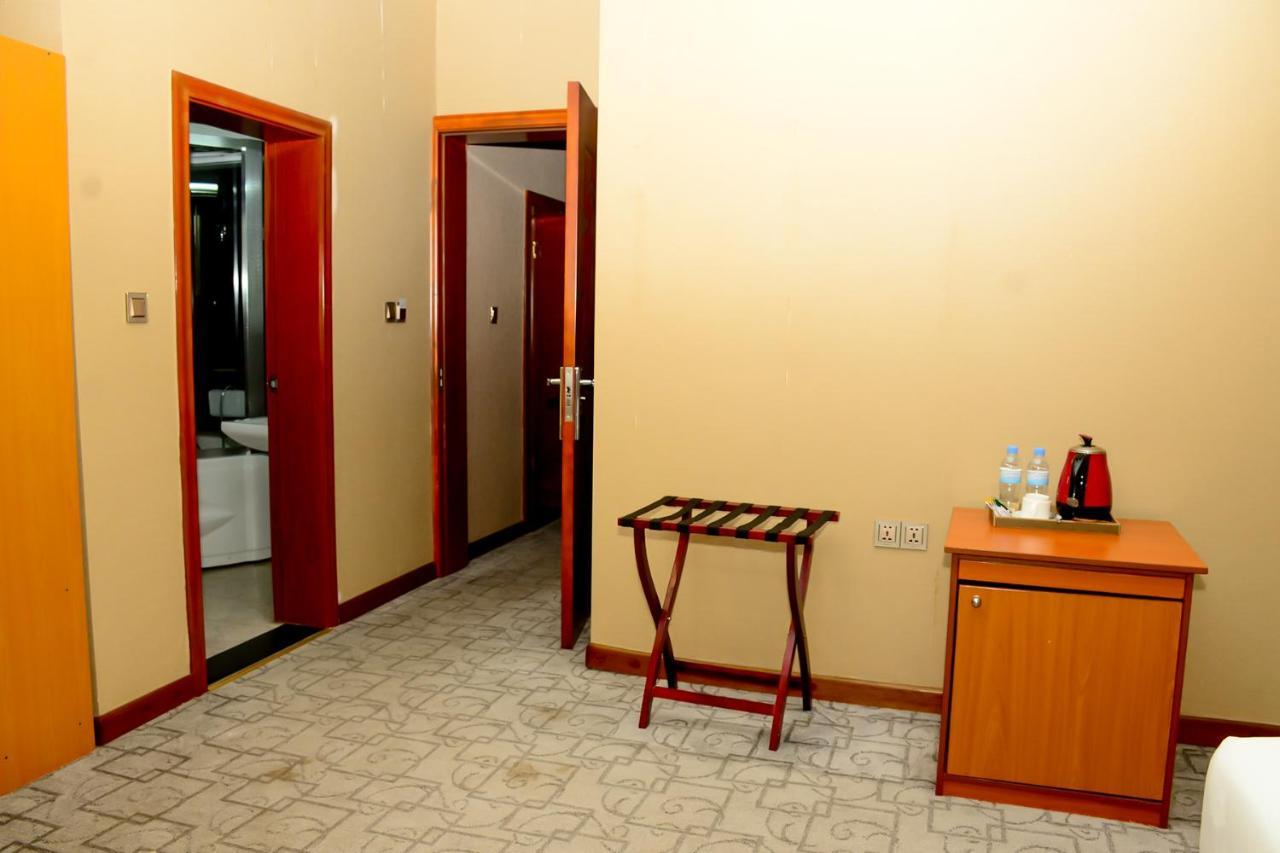 Kim Hotel Kigali Buitenkant foto